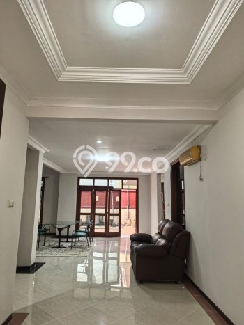 Rumah Mewah LB 400m2 Siap Huni Desain Elegan di Mayjen Sungkono, Surabaya Rumah Mewah LB 400m2 Siap Huni Desain Elegan di Mayjen Sungkono, Surabaya