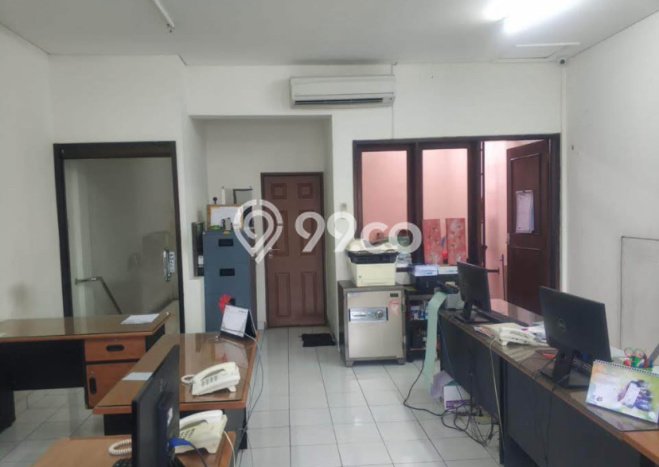 Ruko Area Bisnis di Denpasar Utara, Luas 180m2m², Jalan Utama Ruko Area Bisnis di Denpasar Utara, Luas 180m2m², Jalan Utama