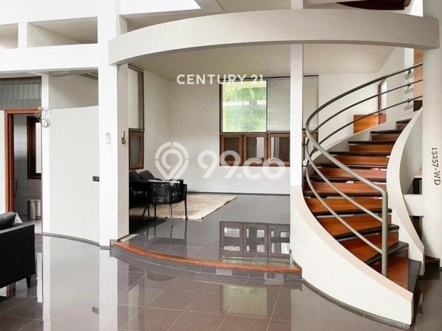 Rumah Elit Modern Tanpa Renovasi di Pondok Indah Jakarta Selatan Rumah Elit Modern Tanpa Renovasi di Pondok Indah Jakarta Selatan