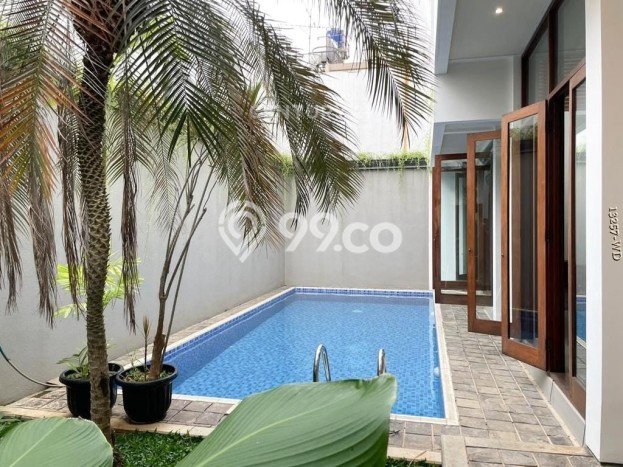 Rumah Elit Modern Tanpa Renovasi di Pondok Indah Jakarta Selatan Rumah Elit Modern Tanpa Renovasi di Pondok Indah Jakarta Selatan