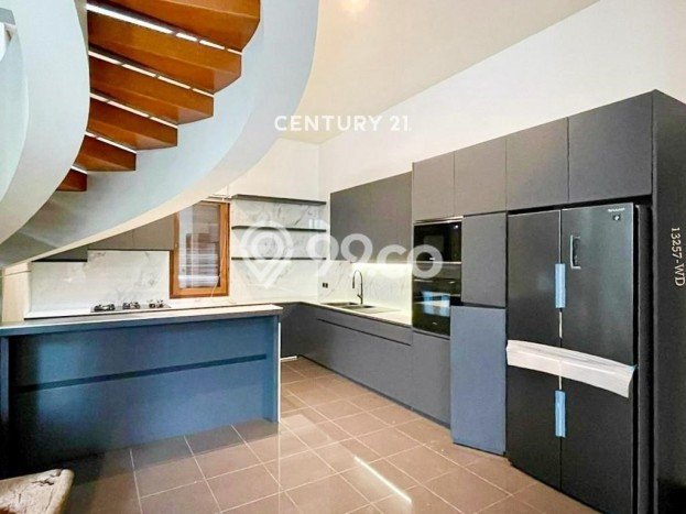 Rumah Elit Modern Tanpa Renovasi di Pondok Indah Jakarta Selatan Rumah Elit Modern Tanpa Renovasi di Pondok Indah Jakarta Selatan