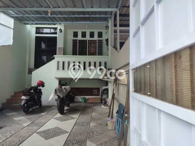 Rumah Luas Asri 4 KT Siap Pakai di Tanjung Duren Jakarta Barat Rumah Luas Asri 4 KT Siap Pakai di Tanjung Duren Jakarta Barat