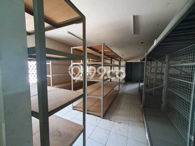 LOKASI PREMIUM! Gudang di , Luas 350m2m², Lokasi Mainroad LOKASI PREMIUM! Gudang di , Luas 350m2m², Lokasi Mainroad