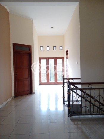 Rumah Mewah Dijual LT 168m2 di Cipondoh, Tangerang Rumah Mewah Dijual LT 168m2 di Cipondoh, Tangerang