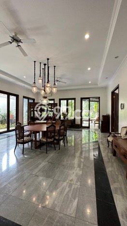 Rumah Modern Disewakan di Menteng Jakarta Pusat Lokasi Sangat Strategis Rumah Modern Disewakan di Menteng Jakarta Pusat Lokasi Sangat Strategis