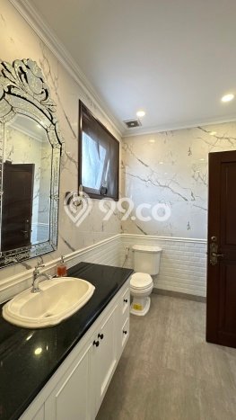 Rumah Modern Disewakan di Menteng Jakarta Pusat Lokasi Sangat Strategis Rumah Modern Disewakan di Menteng Jakarta Pusat Lokasi Sangat Strategis
