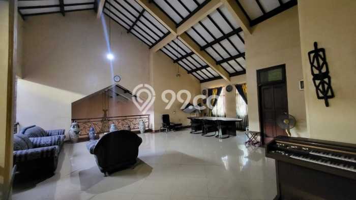 For Sale! Luxury House LT 1000m2 Desain Elegan di Pondok Gede For Sale! Luxury House LT 1000m2 Desain Elegan di Pondok Gede