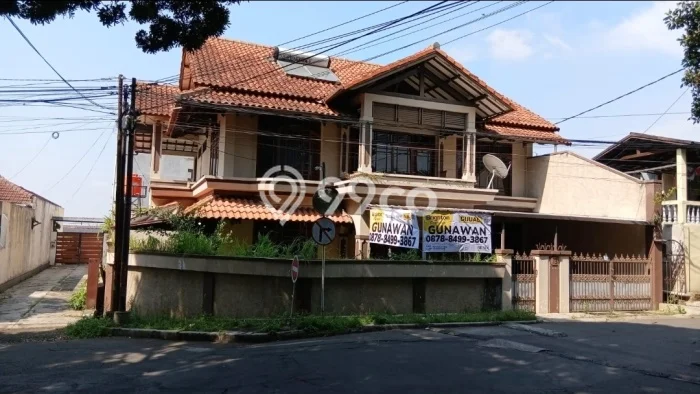 Rumah Elit Modern Tanpa Renovasi di Geger Kalong Bandung Rumah Elit Modern Tanpa Renovasi di Geger Kalong Bandung