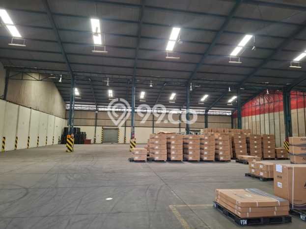 Unit Gudang Paling Strategis di Cakung Jakarta Timur dengan LB 1728m2 Unit Gudang Paling Strategis di Cakung Jakarta Timur dengan LB 1728m2