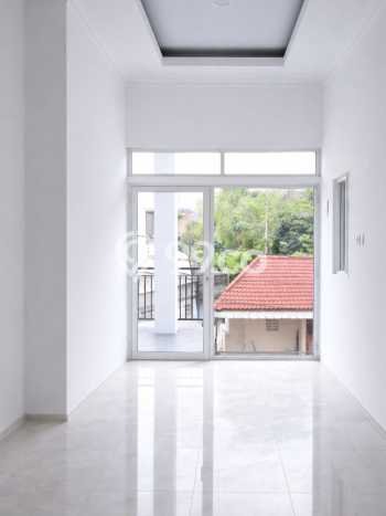 Rumah Modern Cantik 4 KT Bisa Langsung Pindah di Ciputat Rumah Modern Cantik 4 KT Bisa Langsung Pindah di Ciputat