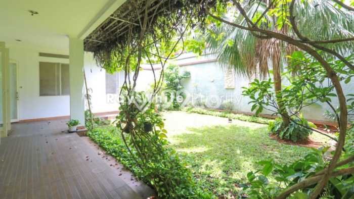 For Sale! Luxury House LT 420m2 Desain Modern di Alam Sutera For Sale! Luxury House LT 420m2 Desain Modern di Alam Sutera