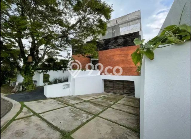 Rumah Elit Modern Tanpa Renovasi di Kota Baru Parahyangan Bandung Rumah Elit Modern Tanpa Renovasi di Kota Baru Parahyangan Bandung