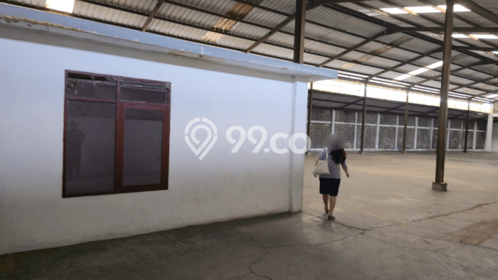 Unit Gudang Disewakan di Soekarno Hatta di Area Ramai & Strategis Unit Gudang Disewakan di Soekarno Hatta di Area Ramai & Strategis