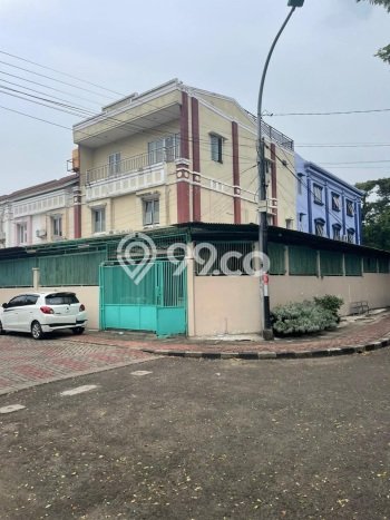 Rumah Mewah LB 400m2 Siap Huni Desain Elegan di Kalideres, Jakarta Barat Rumah Mewah LB 400m2 Siap Huni Desain Elegan di Kalideres, Jakarta Barat