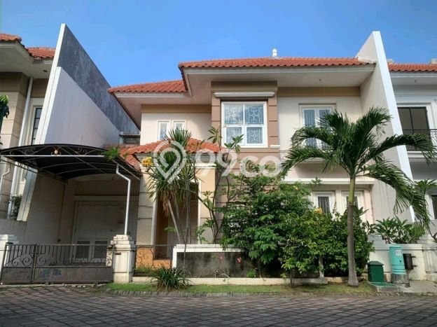 Rumah Strategis di Pusat Kota Sukolilo, Surabaya - LT 212m2m² Rumah Strategis di Pusat Kota Sukolilo, Surabaya - LT 212m2m²