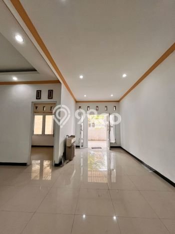 Rumah Modern 3 Kamar LT 195m2 di Wadungasri Rumah Modern 3 Kamar LT 195m2 di Wadungasri