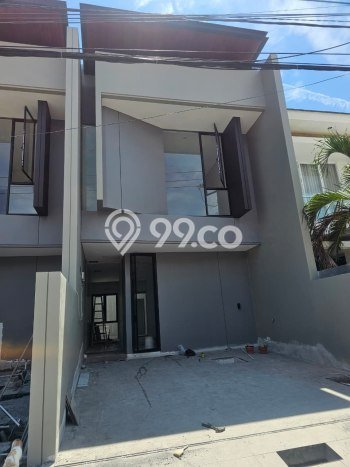 Rumah Kualitas Premium LT 94m2m² Akses Mudah di Kawasan Berkembang Rungkut, Surabaya Rumah Kualitas Premium LT 94m2m² Akses Mudah di Kawasan Berkembang Rungkut, Surabaya