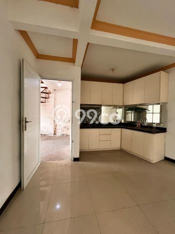Rumah Modern 3 Kamar LT 195m2 di Wadungasri Rumah Modern 3 Kamar LT 195m2 di Wadungasri