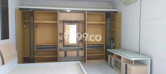 Rumah sewa siap pakai 5 KT di Sutorejo, Surabaya Rumah sewa siap pakai 5 KT di Sutorejo, Surabaya