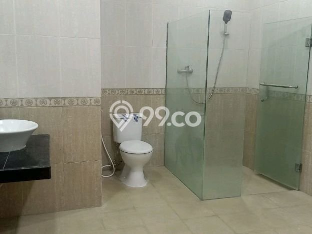 Lokasi strategis! Rumah siap pakai dikontrakkan di Sukolilo LB 330m2 Lokasi strategis! Rumah siap pakai dikontrakkan di Sukolilo LB 330m2