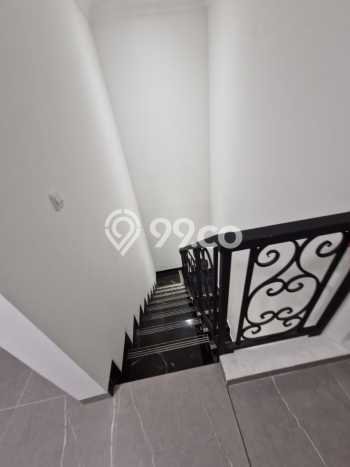 Ready to Use! Premium House LT 100m2 Desain Elegan di Meruya Ready to Use! Premium House LT 100m2 Desain Elegan di Meruya