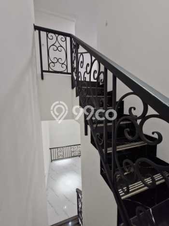 Ready to Use! Premium House LT 100m2 Desain Elegan di Meruya Ready to Use! Premium House LT 100m2 Desain Elegan di Meruya