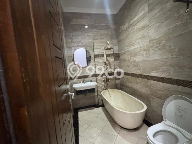 Rumah Modern Minimalis 4 Kamar Siap Huni di Karawaci Rumah Modern Minimalis 4 Kamar Siap Huni di Karawaci