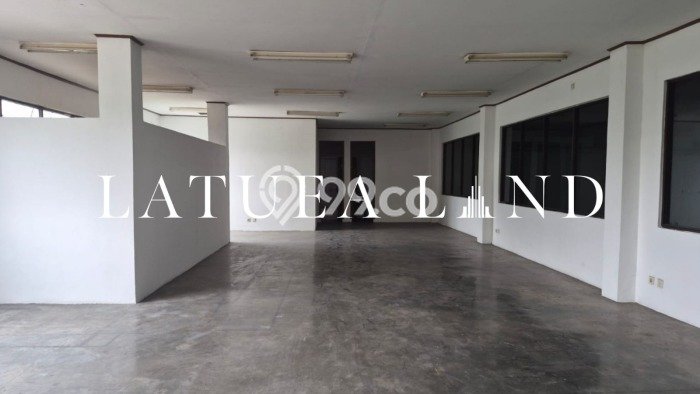 Unit Gudang Disewakan di Cikarang di Area Ramai & Strategis Unit Gudang Disewakan di Cikarang di Area Ramai & Strategis