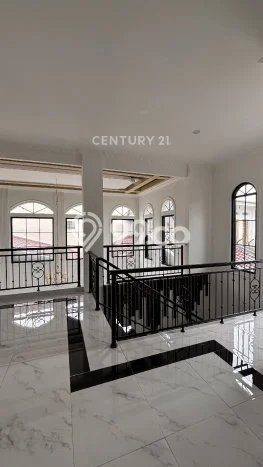 Disewakan Hunian Konsep Modern di Menteng Jakarta Pusat dengan 5 KT Disewakan Hunian Konsep Modern di Menteng Jakarta Pusat dengan 5 KT
