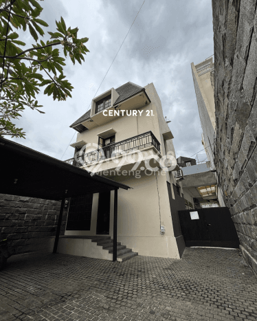 Lokasi strategis! Rumah siap huni dikontrakkan di Menteng LB 150m2 Lokasi strategis! Rumah siap huni dikontrakkan di Menteng LB 150m2