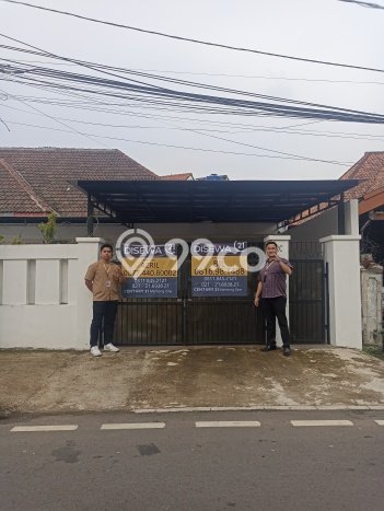 Lokasi strategis! Rumah siap pakai disewakan di Menteng LB 150m2 Lokasi strategis! Rumah siap pakai disewakan di Menteng LB 150m2