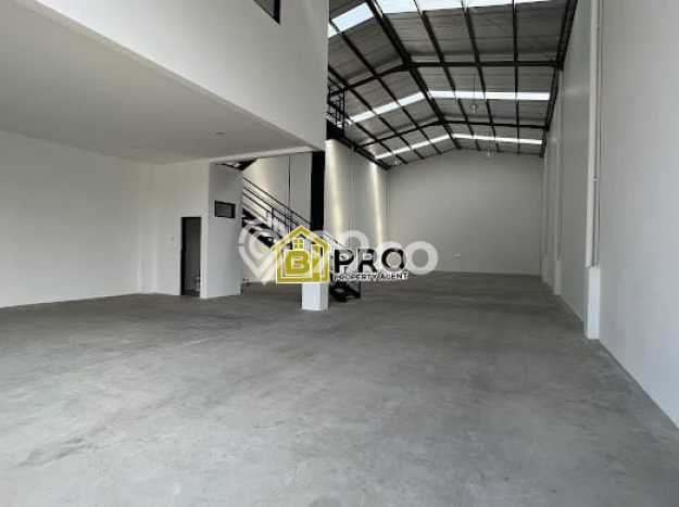 Gudang Bagus LT 246m2 LB 152m2 Dijual di Cileungsi Bogor Gudang Bagus LT 246m2 LB 152m2 Dijual di Cileungsi Bogor