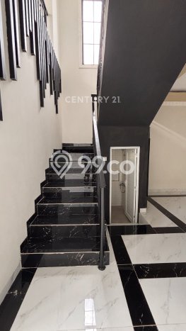 Rumah Bagus Siap Huni Di Menteng Luas 300m2 Lokasi Strategis Rumah Bagus Siap Huni Di Menteng Luas 300m2 Lokasi Strategis