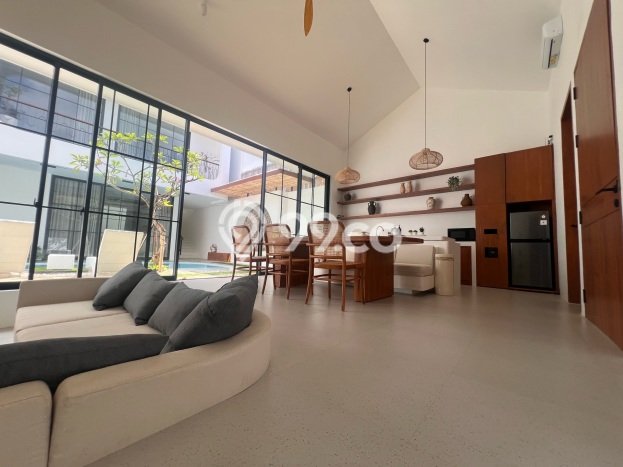 Vila Kawasan , Luas 250m2m², Posisi Strategis Vila Kawasan , Luas 250m2m², Posisi Strategis