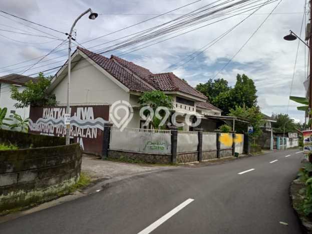 Dijual Hunian Rumah Terawat 4 KT di Maguwoharjo, Yogyakarta Dijual Hunian Rumah Terawat 4 KT di Maguwoharjo, Yogyakarta