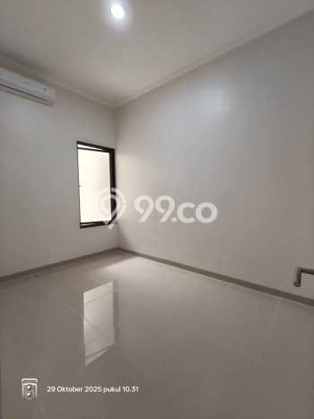 For Sale Hunian Rumah Terawat 5 Kamar di Villa Melati Mas, Tangerang Selatan For Sale Hunian Rumah Terawat 5 Kamar di Villa Melati Mas, Tangerang Selatan