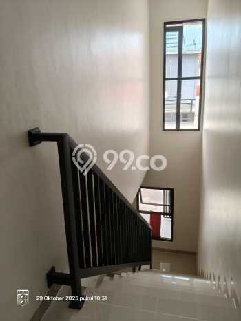 For Sale Hunian Rumah Terawat 5 Kamar di Villa Melati Mas, Tangerang Selatan For Sale Hunian Rumah Terawat 5 Kamar di Villa Melati Mas, Tangerang Selatan