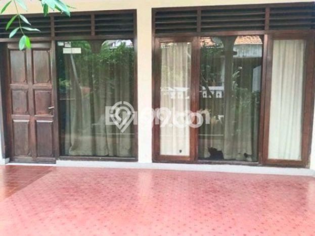 Rumah Modern Cantik 6 Kamar Bisa Langsung Pindah di Jatinegara Rumah Modern Cantik 6 Kamar Bisa Langsung Pindah di Jatinegara