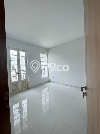 Disewakan! Rumah 5 Kamar Tidur &
3 Kamar Mandi di Dago, Bandung Disewakan! Rumah 5 Kamar Tidur &
3 Kamar Mandi di Dago, Bandung