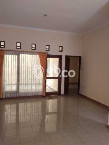 Lokasi terbaik! Rumah siap huni disewakan di Antapani LB 98m2 Lokasi terbaik! Rumah siap huni disewakan di Antapani LB 98m2