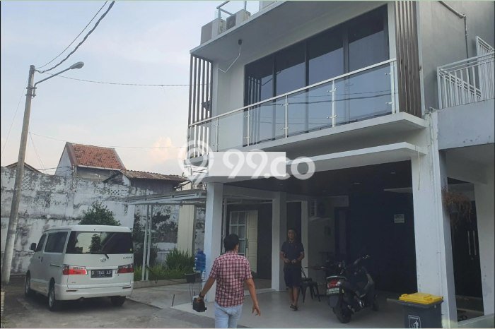 Rumah Strategis Modern Lb 270m2 di Mandalajati, Bandung Rumah Strategis Modern Lb 270m2 di Mandalajati, Bandung