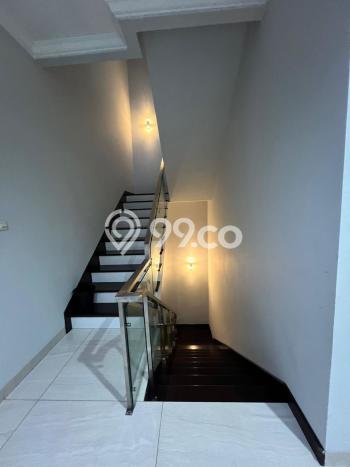For Sale! Luxury House LT 240m2 Desain Elegan di Pulomas For Sale! Luxury House LT 240m2 Desain Elegan di Pulomas