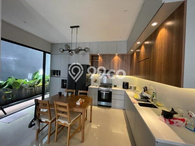 Disewakan! Rumah 5 Kamar Tidur &
3 Kamar Mandi di BSD, Tangerang Disewakan! Rumah 5 Kamar Tidur &
3 Kamar Mandi di BSD, Tangerang