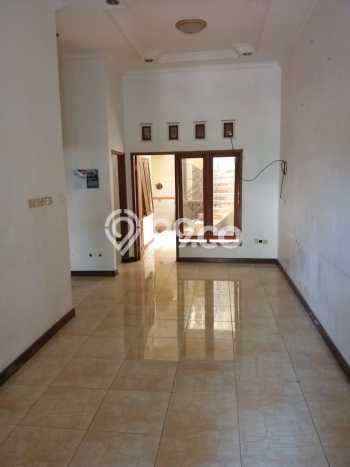LOKASI STRATEGIS! Rumah kawasan Lowokwaru, Dekat Stasiun, 4 KT, LT 108m2m² Bangunan 180m2m² LOKASI STRATEGIS! Rumah kawasan Lowokwaru, Dekat Stasiun, 4 KT, LT 108m2m² Bangunan 180m2m²