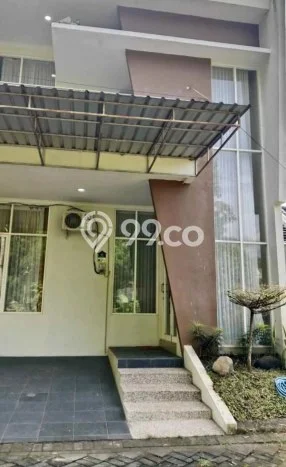 Lokasi strategis! Rumah siap huni disewakan di Klojen LB 100m2 Lokasi strategis! Rumah siap huni disewakan di Klojen LB 100m2
