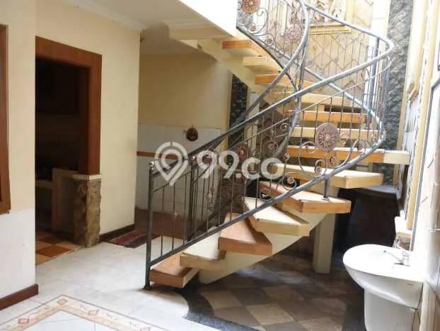 LOKASI STRATEGIS! Rumah kawasan Lowokwaru, Dekat Stasiun, 4 KT, LT 108m2m² Bangunan 180m2m² LOKASI STRATEGIS! Rumah kawasan Lowokwaru, Dekat Stasiun, 4 KT, LT 108m2m² Bangunan 180m2m²