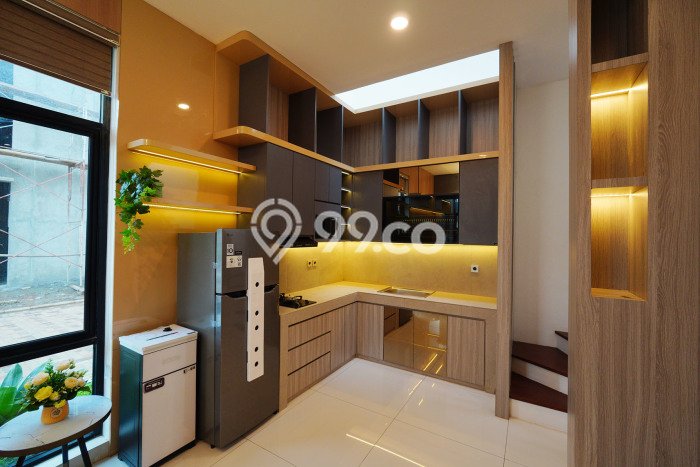 Rumah Mewah LB 134m2 Siap Pakai Desain Elegan di Meruya, Jakarta Barat Rumah Mewah LB 134m2 Siap Pakai Desain Elegan di Meruya, Jakarta Barat