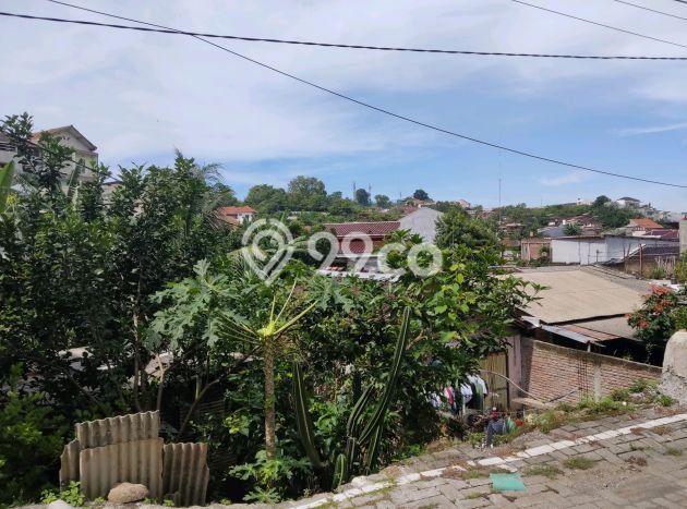 Rumah Luas Asri 3 KT Siap Pakai di Manyaran Semarang Rumah Luas Asri 3 KT Siap Pakai di Manyaran Semarang