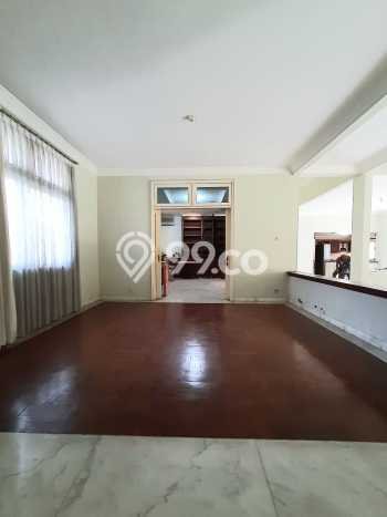 Rumah Elit Modern Tanpa Renovasi di Lebak Bulus Jakarta Selatan Rumah Elit Modern Tanpa Renovasi di Lebak Bulus Jakarta Selatan