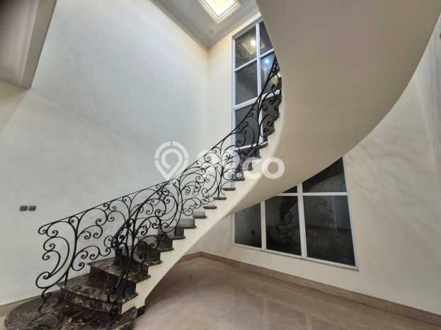 Hunian Mewah LB 1050m2 Siap Pakai Desain Elegan di Pondok Indah, Jakarta Selatan Hunian Mewah LB 1050m2 Siap Pakai Desain Elegan di Pondok Indah, Jakarta Selatan